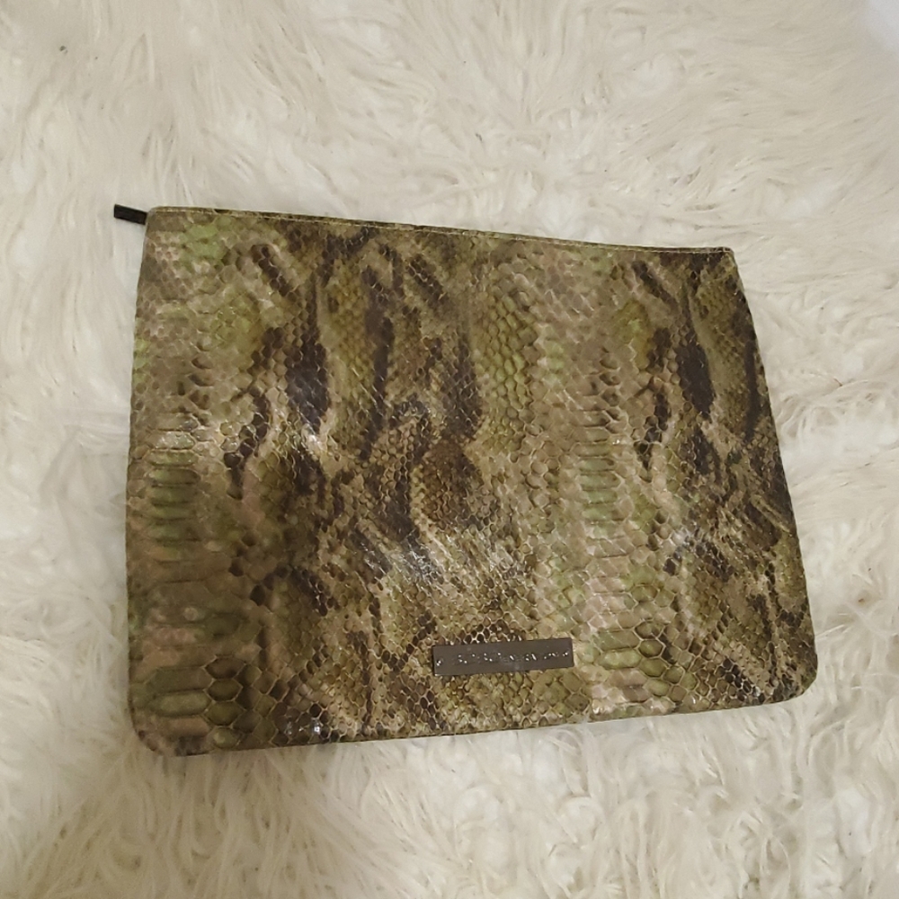 BAND NEW 🏷 BCBGENERATION snakeskin Clutch